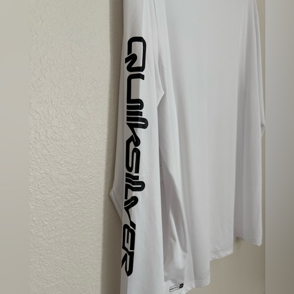 Quiksilver Men’s UPF 50+ Long Sleeve Rashguard - Picture 3 of 6